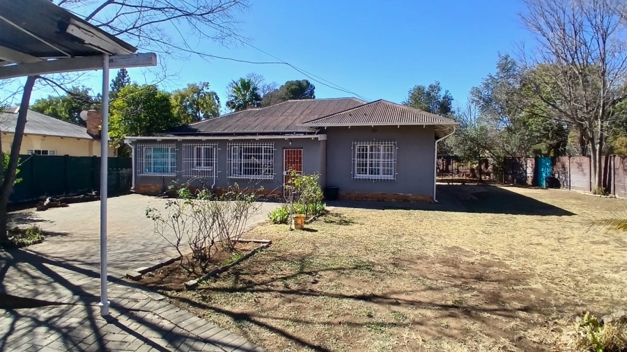 5 Bedroom Property for Sale in Park West Free State